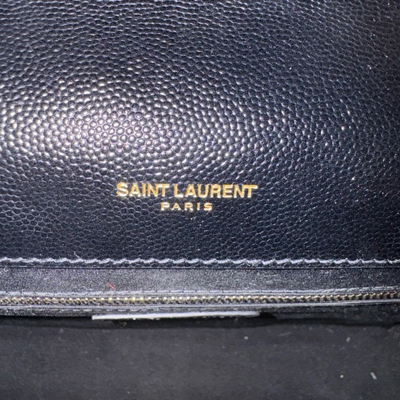 YSL shoulder bag in chevron/ diamond-quilted black leather. Gold Hardware - Picture 5 of 14
